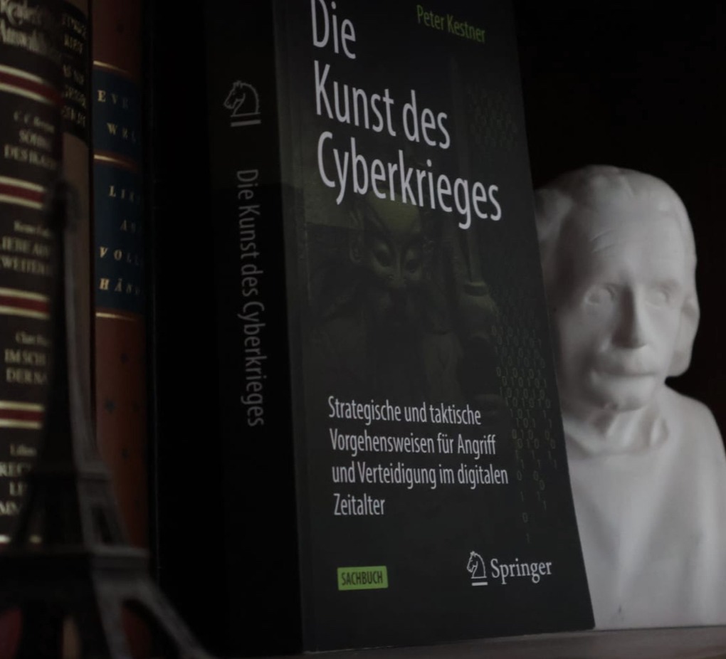 Die Kunst des Cyberkrieges im Bücherregal